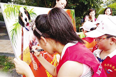 长宁中小学组织学生参与志愿者活动_新浪上海