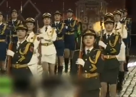 中国仪仗队女兵亮相莫斯科红场 惊艳四座