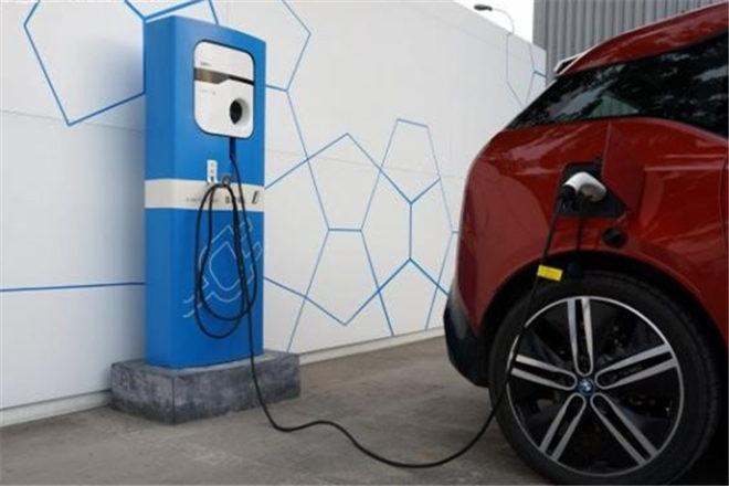 宝马明年将建成1000个充电桩