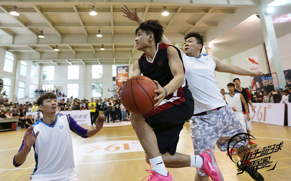 街球争霸昆明站林景元率队夺冠 踢馆赛不敌武理工
