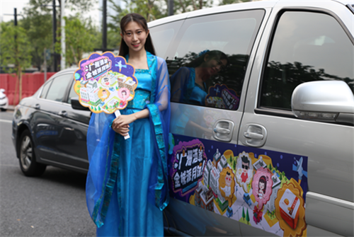 广州酒家全城派月饼 吃月饼玩游戏凹造型