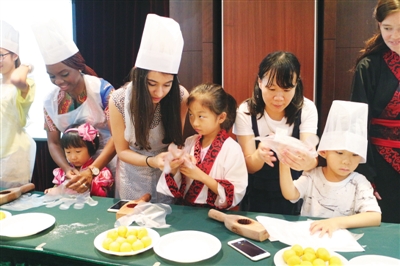 虹桥街道举办社区庆中秋主题文化嘉年华活动