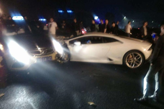 北京工体一兰博基尼连撞多车 司机逃逸