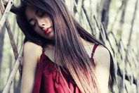 同济校花置身麦田神情陶醉