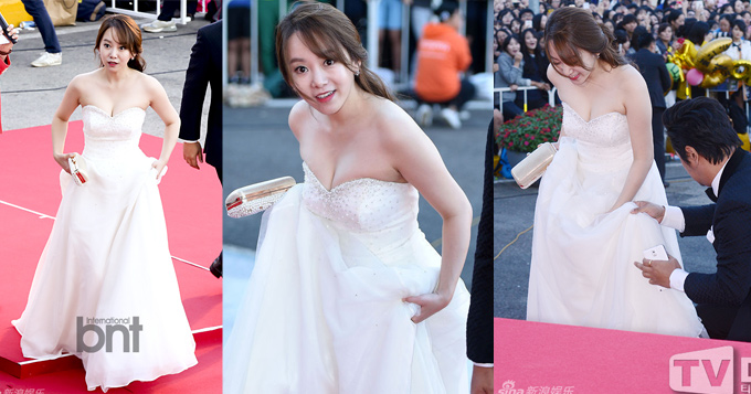 组图:韩女星郭智敏爆乳走红毯 雪乳溢出太抢镜