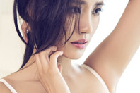 同济校花置身麦田神情陶醉