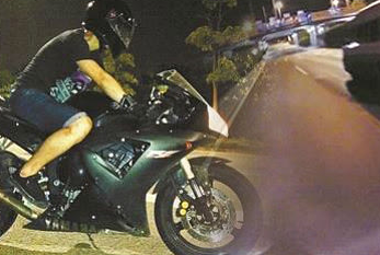 摩托版“二环十三郎”受审称差点车毁人亡