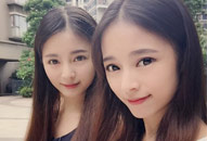 同济校花置身麦田神情陶醉