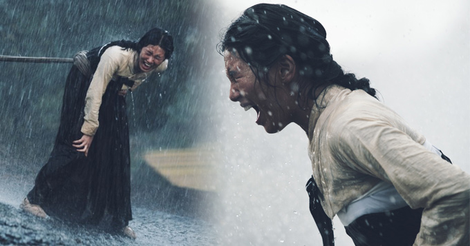 组图:MissA秀智片场照曝光 雨中嘶吼美貌全无