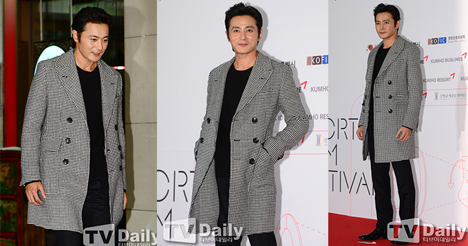 张东健亮相短片电影节 灰大衣潇洒帅气