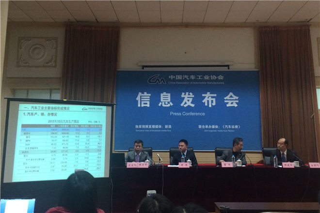 购置税助力车市回暖 10月汽车销量增11.79%