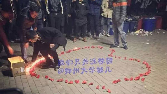 男生蜡烛表白校领导灭火器扑灭