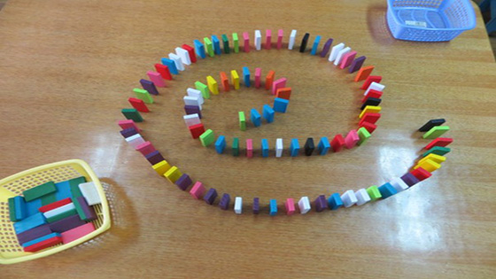 多米诺骨牌摆法简单