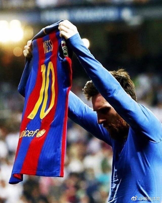 西甲第33轮国家德比,依靠着梅西的补时绝杀,巴