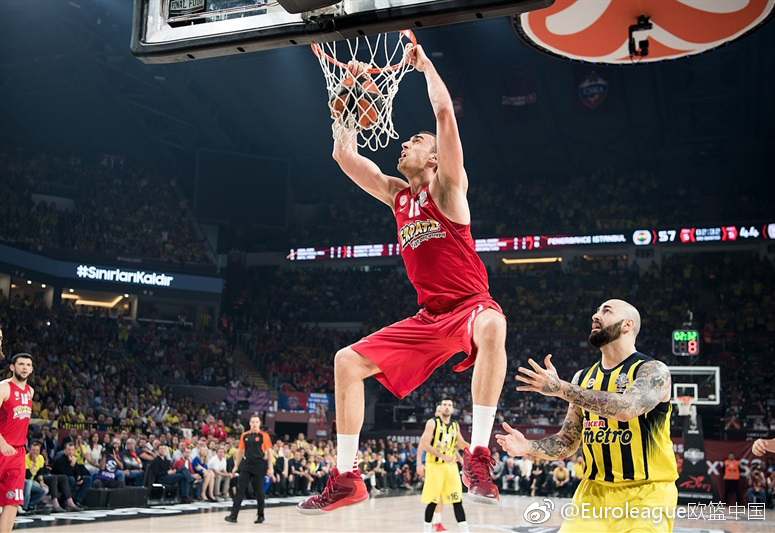 路易吉·达托梅成为下半场的奇兵,他里突外投,用关键的10分帮助费内巴切一举拉开比分,这位意大利炮手用精准的射击轰塌了对手的防线。