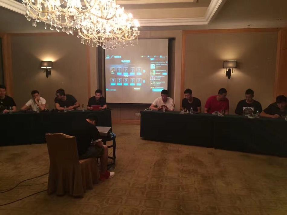 主宰在峡谷中咆哮着腾空而起,压迫感十足,击败它能为全队带来强大增益,这正如体育竞技中那股永不言弃的队魂,在关键时刻给予队伍力量与信念。