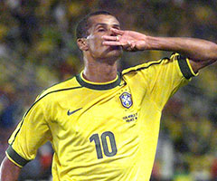 鬼才里瓦尔多宣布退役