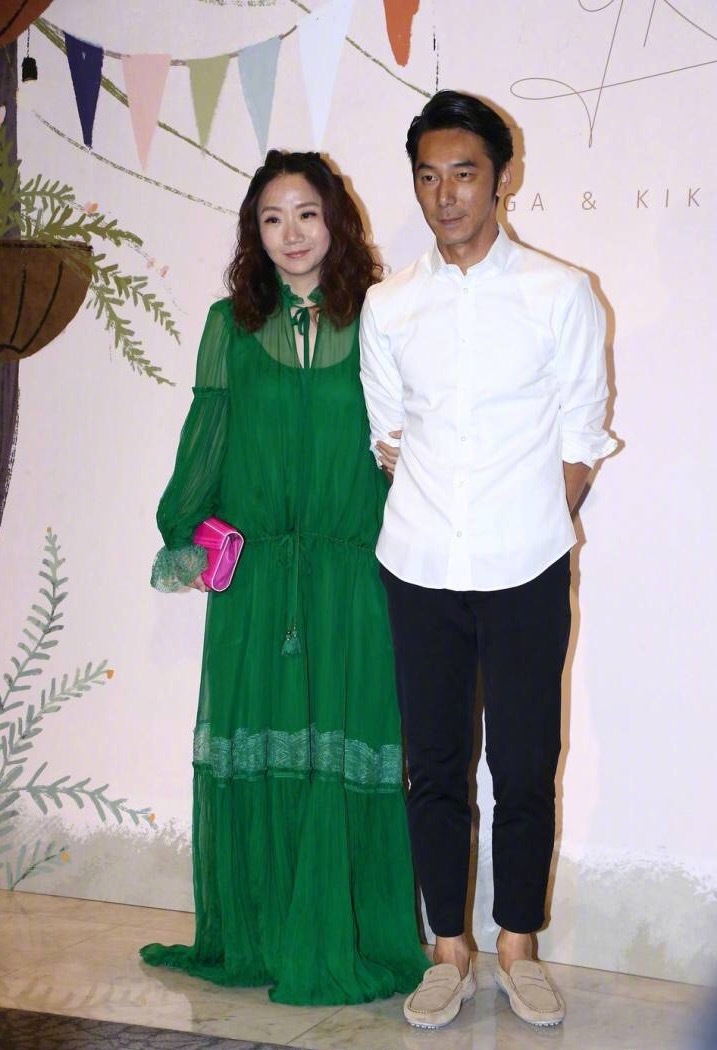 丁文琪的婚纱_丁文琪林宥嘉结婚照(2)