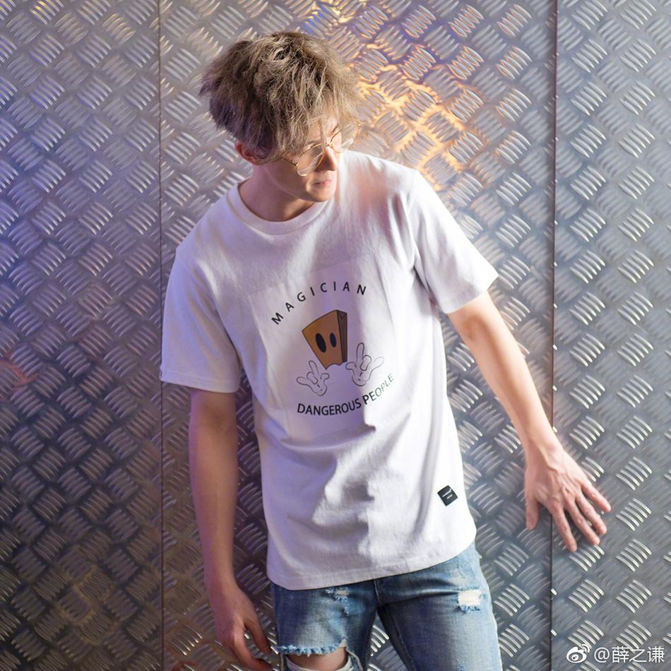 组图：薛之谦最新照片曝光浅黄色发色时尚感满分_高清图集_新浪网