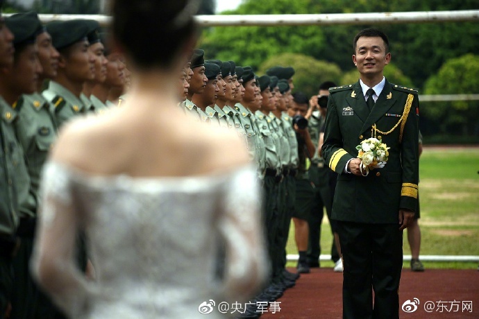 部队婚纱照_婚纱照图片唯美(2)