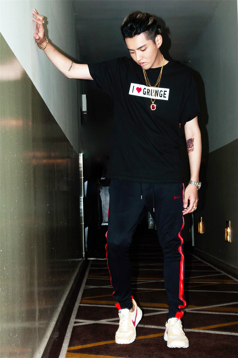 travis scott吴亦凡,travisscott吴亦凡 吴亦凡与travis scott开party 随性慵懒国际范十足