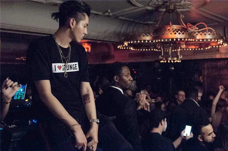 travis scott吴亦凡,travisscott吴亦凡 吴亦凡与travis scott开party 随性慵懒国际范十足