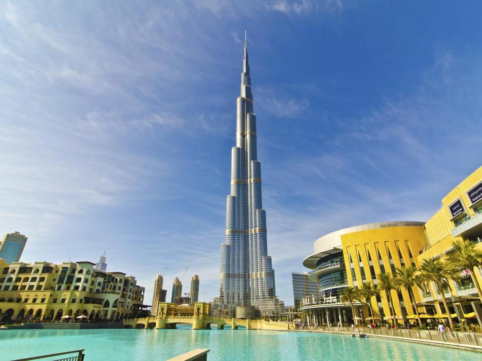 迪拜塔是世界最高的建筑,是迪拜的地标之一,高828米
