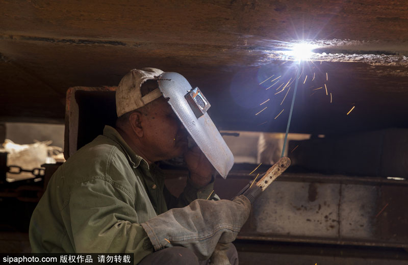 初限早成家计,辛勤劳苦,中限渐渐发财,重整门庭