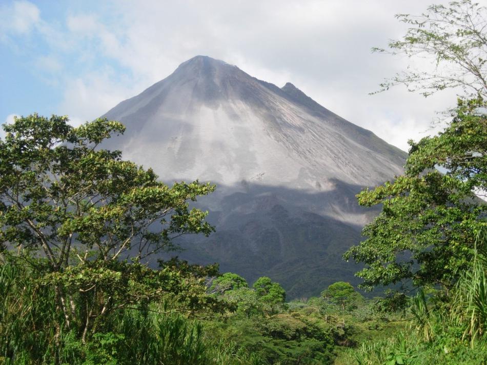 阿雷纳尔火山是哥斯达黎加的活火山