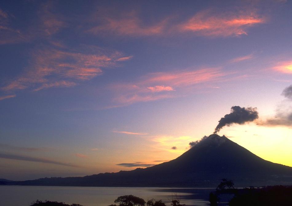 阿雷纳尔火山是哥斯达黎加的活火山