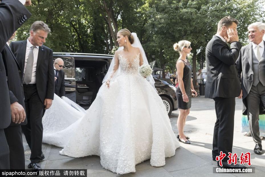 施华洛婚纱价格_山丹施华洛婚纱影楼(3)