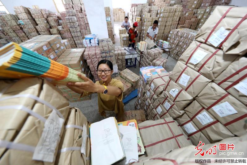 江西省东乡县人口_江西东乡千人齐跳广场舞(2)