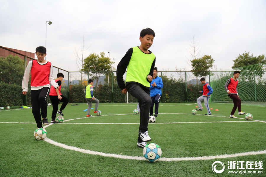 孩子中学学足球有用吗,孩子中学学足球有用吗知乎