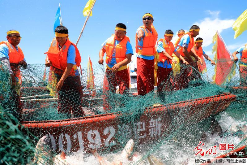 新疆博斯腾湖开湖捕鱼