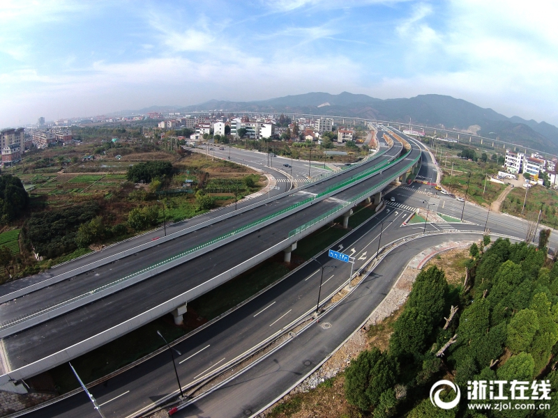 义乌东萧公路完成全线路面沥青铺设