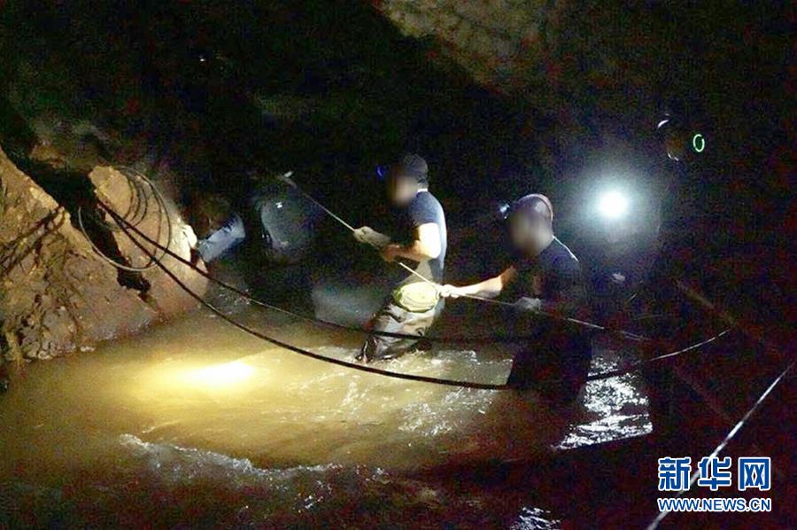 .员参与搜救泰国少年足球队行动.泰国12名少年