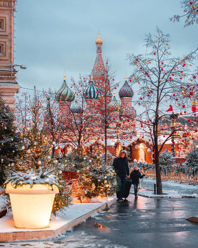 莫斯科红场的雪夜图2