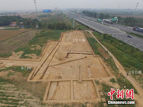 河南洛阳东汉帝陵考古调查与发掘项目中,朱仓M722陵园遗址1号台基东部及内陵园东门址。供图