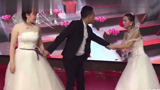 新娘新郎婚纱真的亲嘴_新郎新娘卡通图片