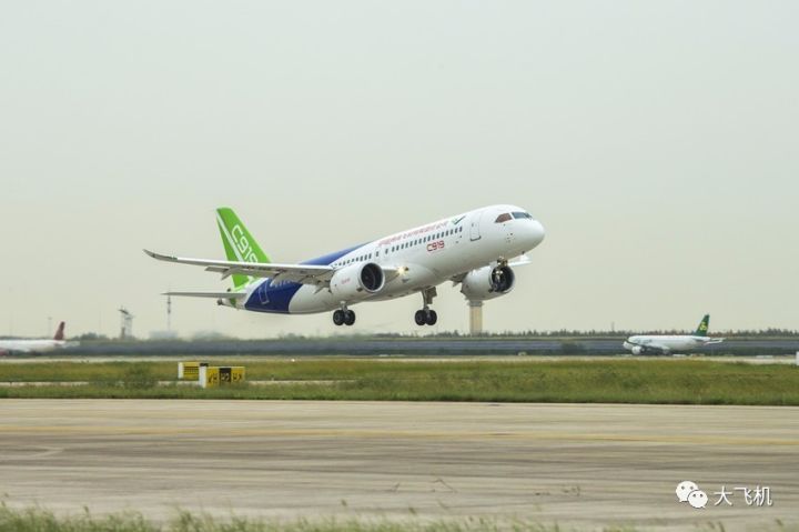 飞机场的大飞机 mS2T-fymkwwk6640660.jpg