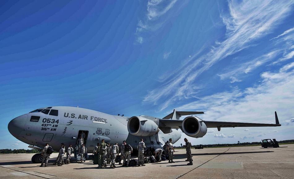 飞机加油在哪个位置 9GXC-hikxxmz9512533.jpg