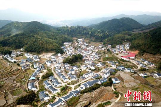 俯瞰吴地村。 王东明 摄