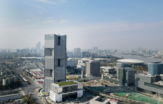 2020年12月17日,新开发银行总部大楼竣工仪式在上海举行。这是12月17日在上海世博园区拍摄的新开发银行总部大楼(无人机照片)。新华社记者 方喆 摄