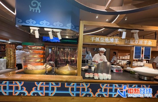  資料圖：西貝北京六里橋旗艦店內的烤製區 中新經緯 閆淑鑫攝