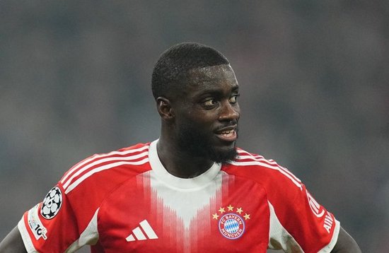 跟队记者：拜仁有信心和于帕梅卡诺续约，格雷茨卡今夏可能离队|拜仁慕尼黑|穆西亚拉|格纳布里|阿方索-戴维斯|伊藤洋辉_新浪新闻