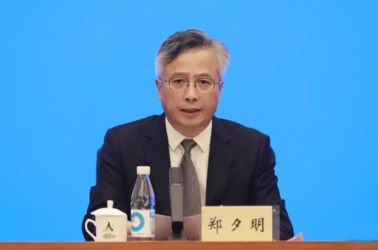  市人力社保局党组成员、副局长 郑夕明