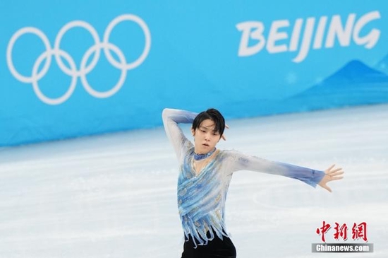 2月8日，北京冬奥会花样滑冰男子单人滑短节目比赛在首都体育馆举行，日本名将羽生结弦排在第21位出场并获得95.15分，这是他在北京冬奥会的“首秀”。 中新社记者 崔楠 摄