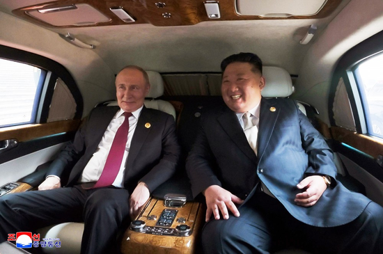  9月3日，金正恩在北京與普京舉行會見。