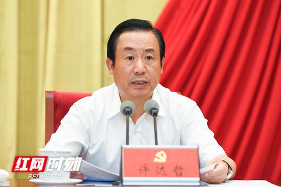 湖南省委副书记、省长许达哲就《湖南省机构改革方案（讨论稿）》起草情况向全会作说明。以上图片均为红网记者 李长宏 摄