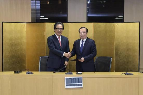 王晓东代表省政府与日本贸易投资振兴机构续签合作备忘录